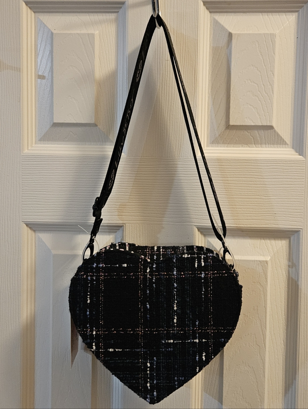 Betsey Johnson Heart-Shaped Black Plaid Crossbody Bag - NWT - Picture 4 of 9